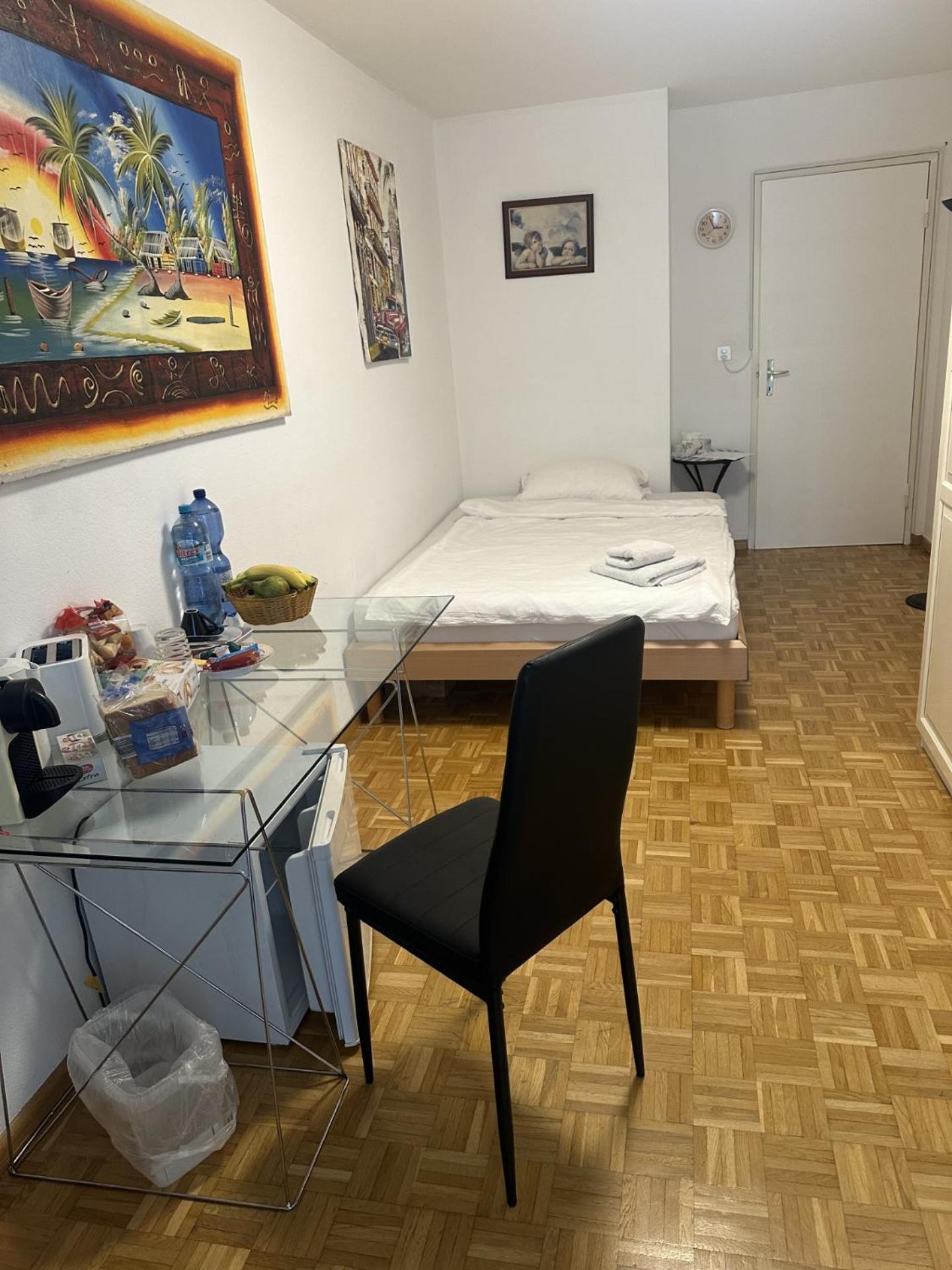 Schönes Zimmer in der City Basel Exterior foto